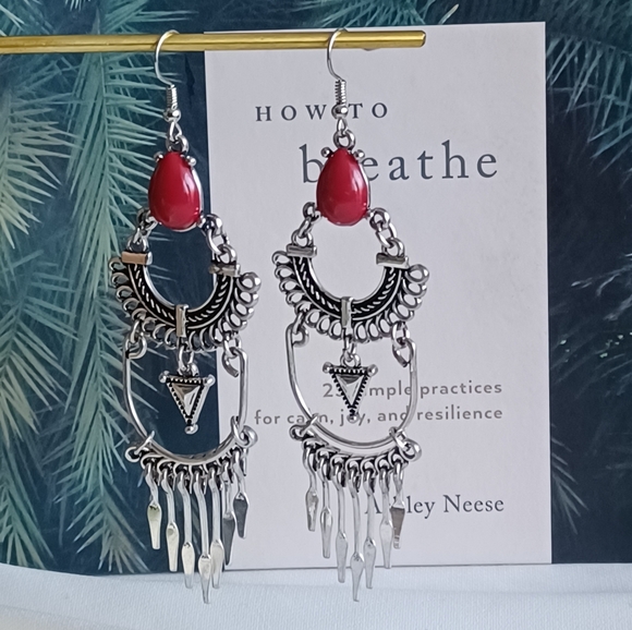 Chandelier Earrings w/ Fuchsia Stone - Picture 1 of 3